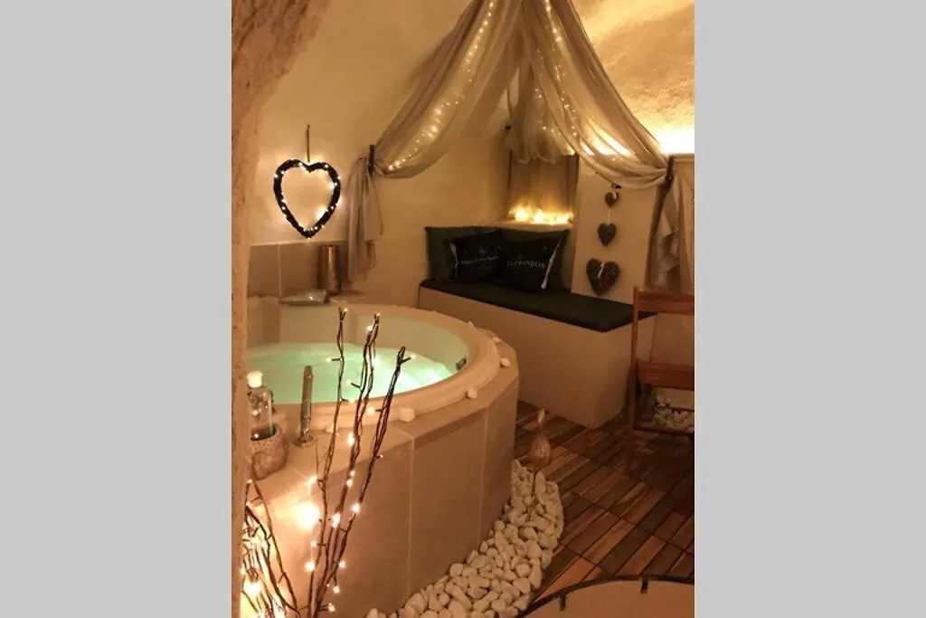 Les Secrets D'Alcove, Nuits Romantiques Avec Spa Aix-en-Provence 0*,