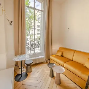 https://appartement-de-standing-4-tour-eiffel-invalides.fr-paris.fr